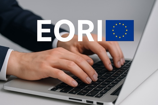 Zbliżenie na ręce piszące na klawiaturze laptopa, z nałożonym tekstem eori i symbolem flagi UE, podkreślającym znaczenie rejestracji EORI dla zgodności z przepisami handlowymi UE.